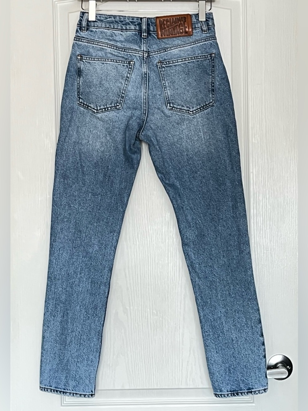 Reclaimed Vintage ASOS Light Wash Mom Jeans Sz 24 Straight Leg 90s Style Y2K - Picture 4 of 15